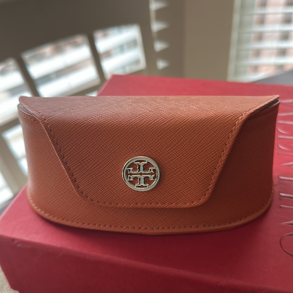 Tory Burch Black Frame Sunglasses with Brown Gradient Lenses - Picture 8 of 11